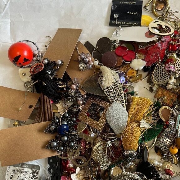 J404 Craft Bulk Bundle of Single & Broken Earrings - Picture 2 of 7